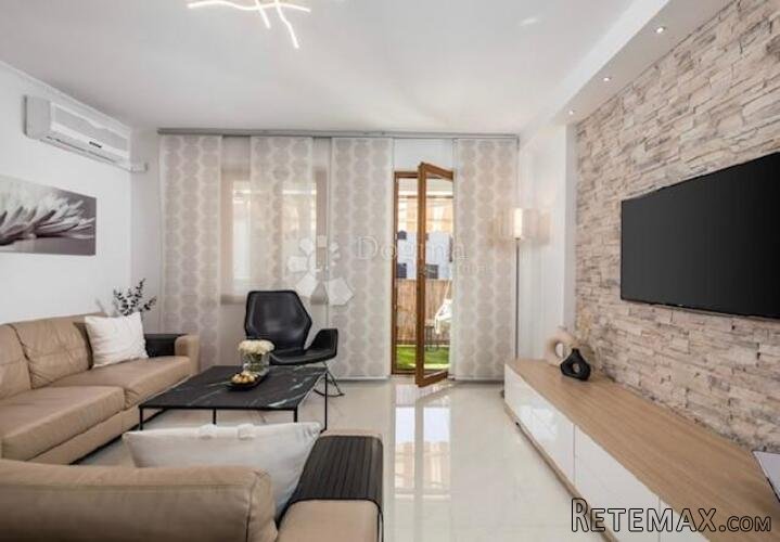 Drenova -kuća 126m2,dva stana ,kompletno adaptirana!!
