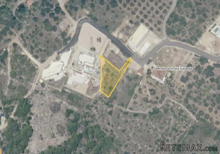 VODICE, Atraktivno građevinsko zemljište, 668 m2