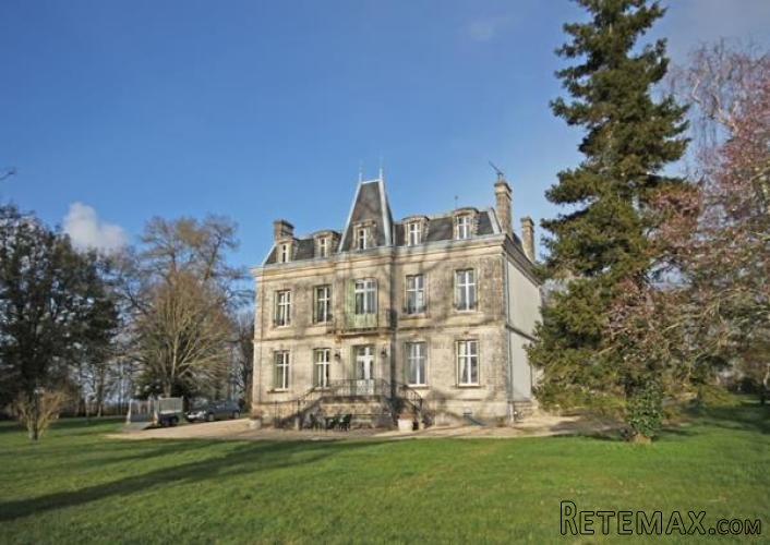 Charroux (86) - Elegant manoir, beautifully restored offering 7..