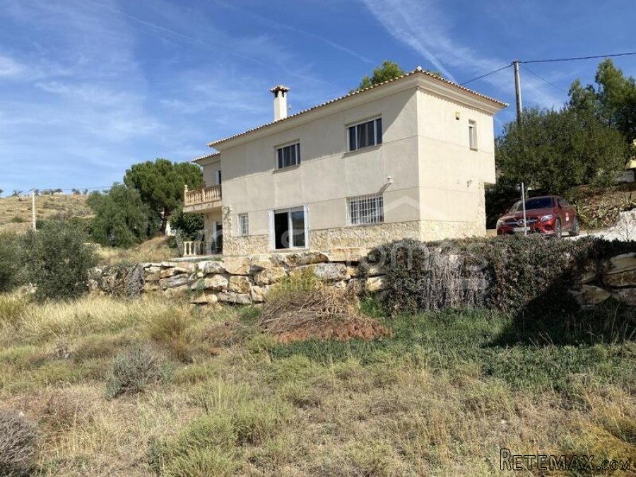 NEW & EXCLUSIVE LISTING TO VOSS HOMES - A huge, luxury.. - 9