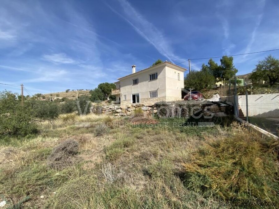 NEW & EXCLUSIVE LISTING TO VOSS HOMES - A huge, luxury.. - 10