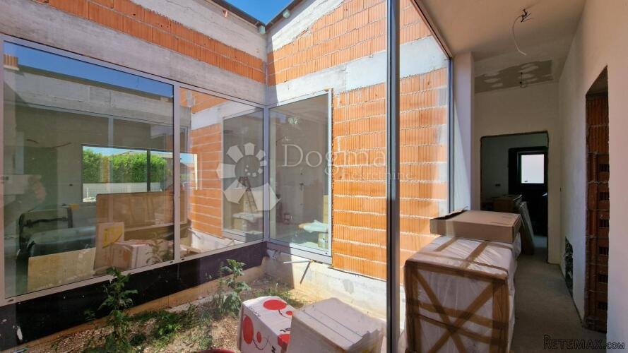 VILA SA BAZENOM - 3