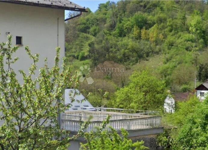 Trosoban stan 76 m² s terasom 50 m² i vrtom – Vugrovec