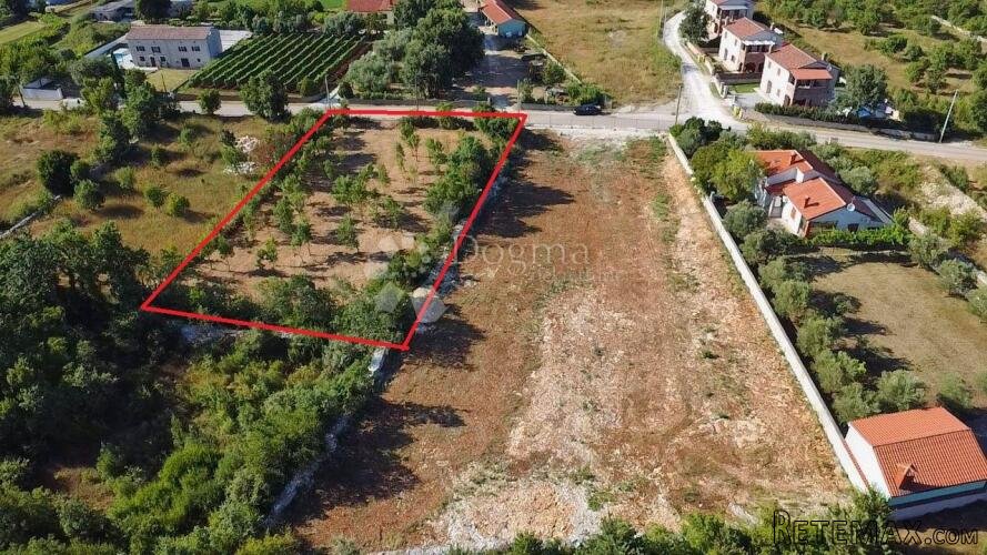 PRILIKA! Građevinska parcela na mirnoj lokaciji