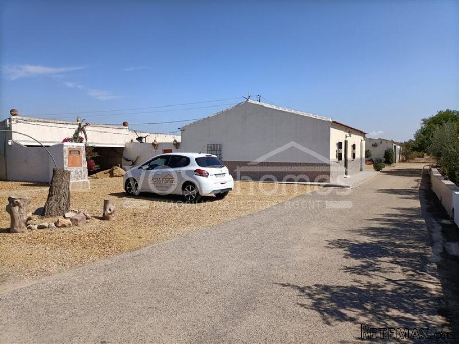 NEW LISTING - A 3 bed, 1 bath country property of 100m2.. - 2