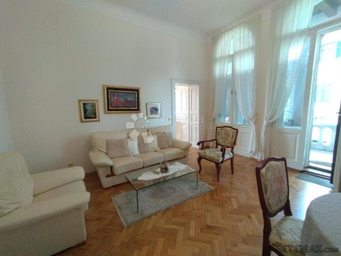 Luksuzni stan u AU villi za najam