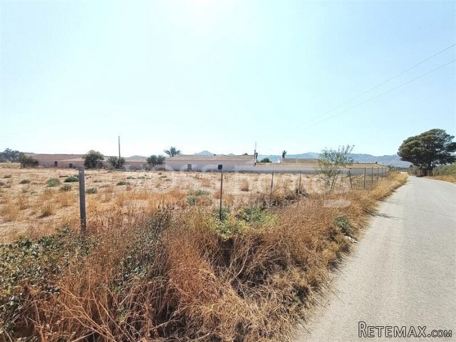 NEW LISTING - A 3 bed, 1 bath country property of 100m2.. - 4