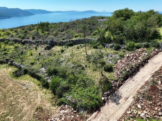 Građevinsko zemljište, okolica Plomina