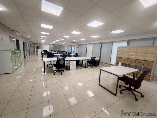 Split, POSLOVNI PROSTOR 364 m2, dostupan odmah!