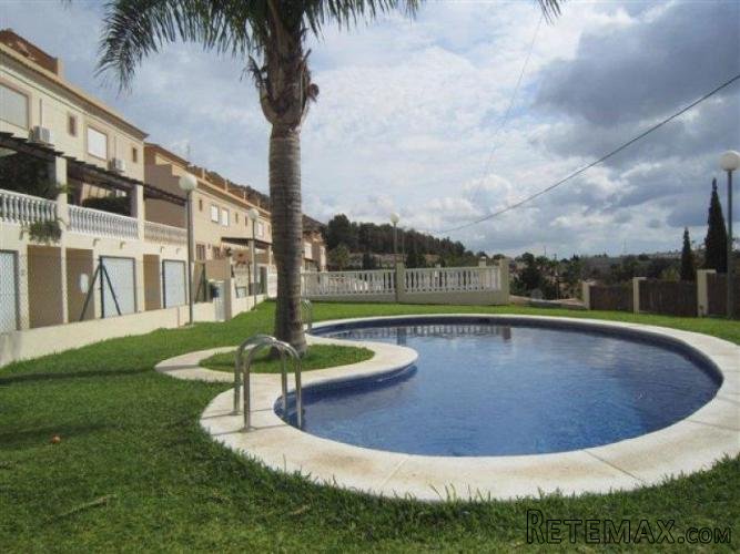 nice bungalow completely refurbished in 2002.tastefully.. - 2