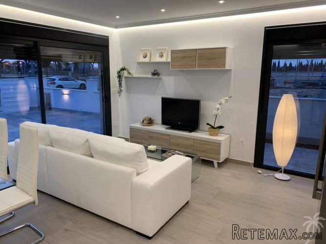 This great villa is located on the edge of Pilar de la.. - 2