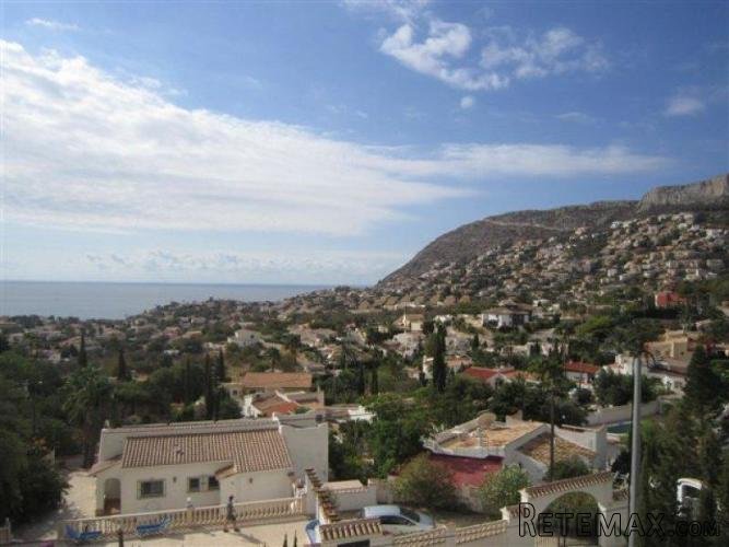 nice bungalow completely refurbished in 2002.tastefully.. - 3