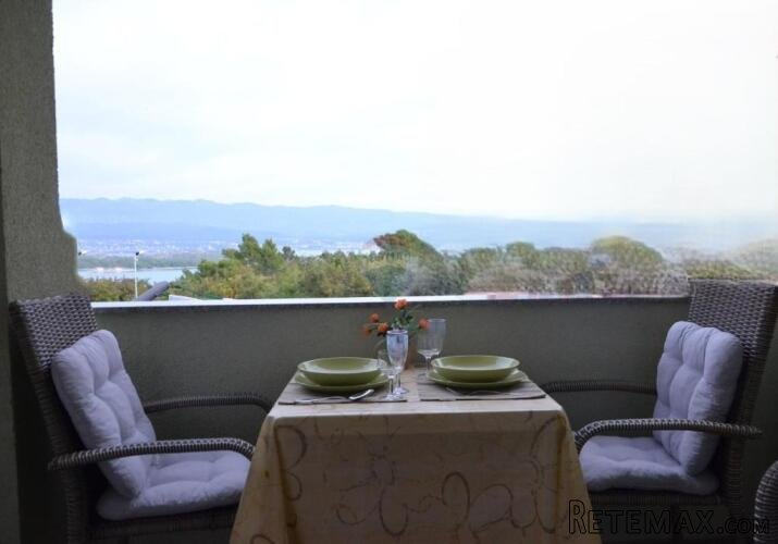 OTOK KRK-ČIŽIĆI dvoetažni apartman s vrtom