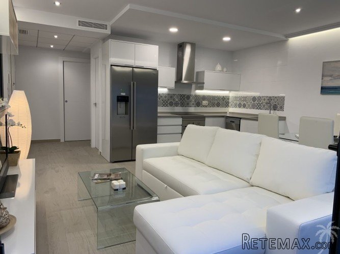 This great villa is located on the edge of Pilar de la.. - 3