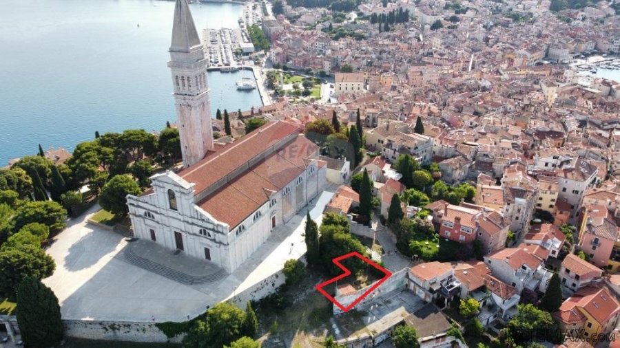 Rovinj-neponovljiva prilika za investiciju-parcela ispod crk