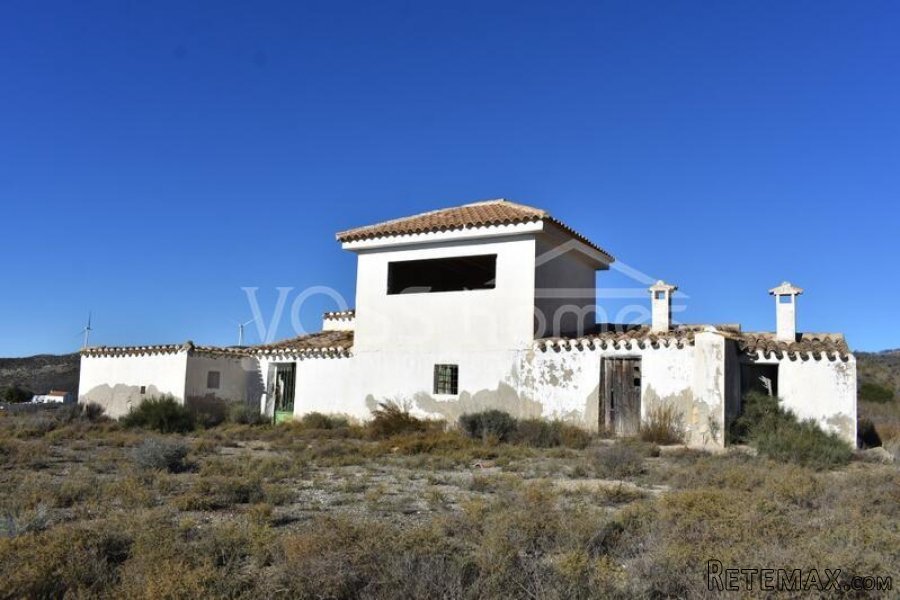 EXCLUSIVE LISTING TO VOSS HOMES. An amazing "Off Grid".. - 2