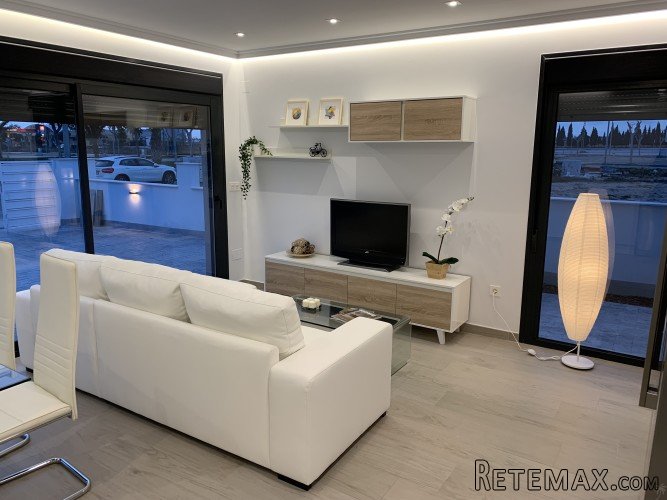 This great villa is located on the edge of Pilar de la.. - 2