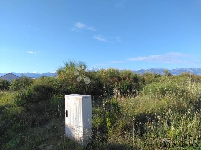 GRAĐEVINSKO ZEMLJIŠTE LJUBAČ: 592 m² - 3