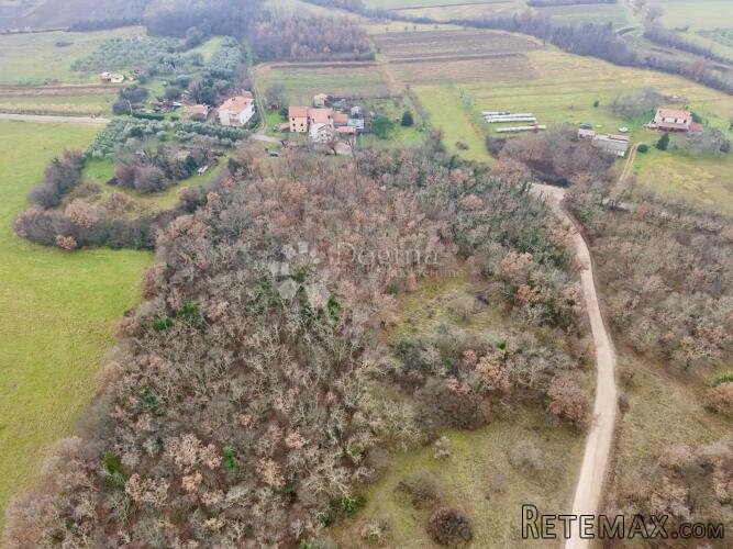 Građevinsko zemljište 414m2 + poljoprivredno 1725m2 , u koma