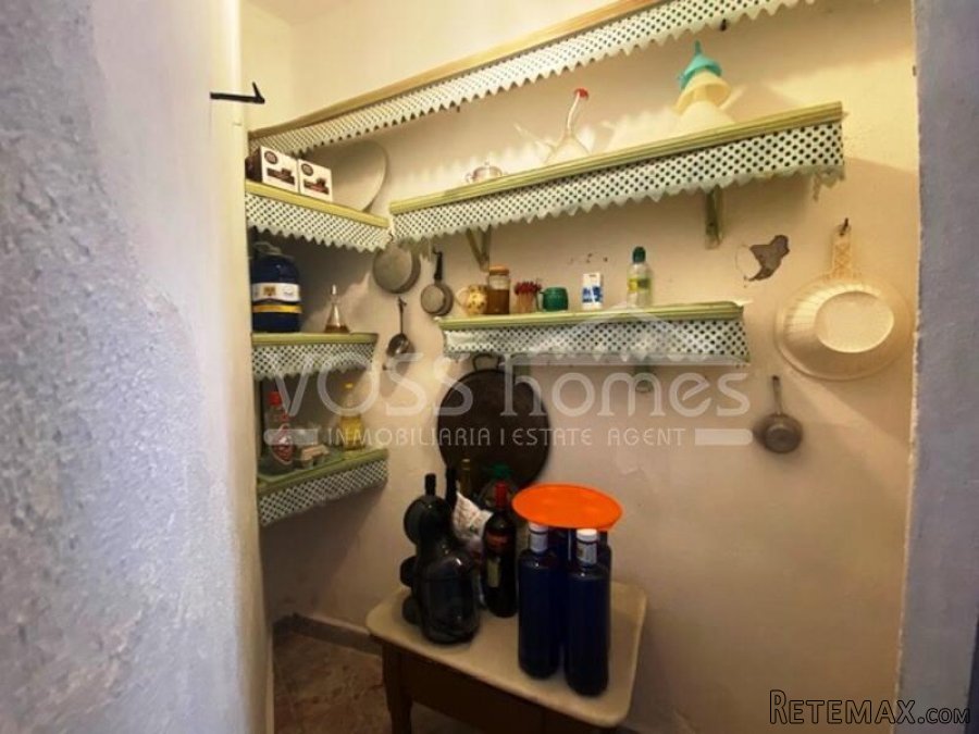 NEW LISTING - A lovely 3 bed, 2 bath Village house with.. - 7