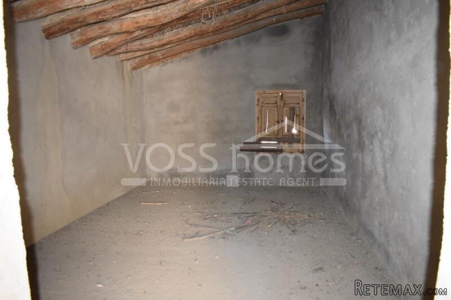 EXCLUSIVE LISTING TO VOSS HOMES. An amazing "Off Grid".. - 10