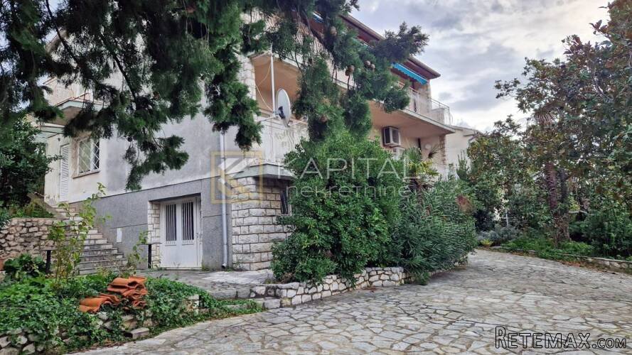Selce, samostojeća kuća s velikom okućnicom