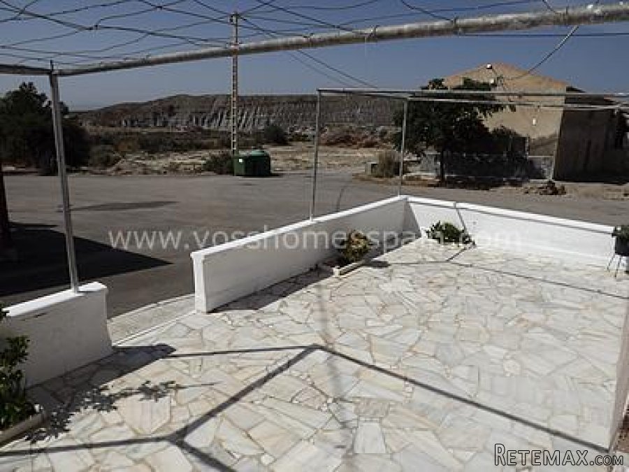 A detached, country village house of 140m2 in need of.. - 2