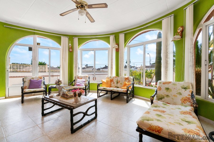 Villa located in San Luis, Torrevieja. The property is.. - 2