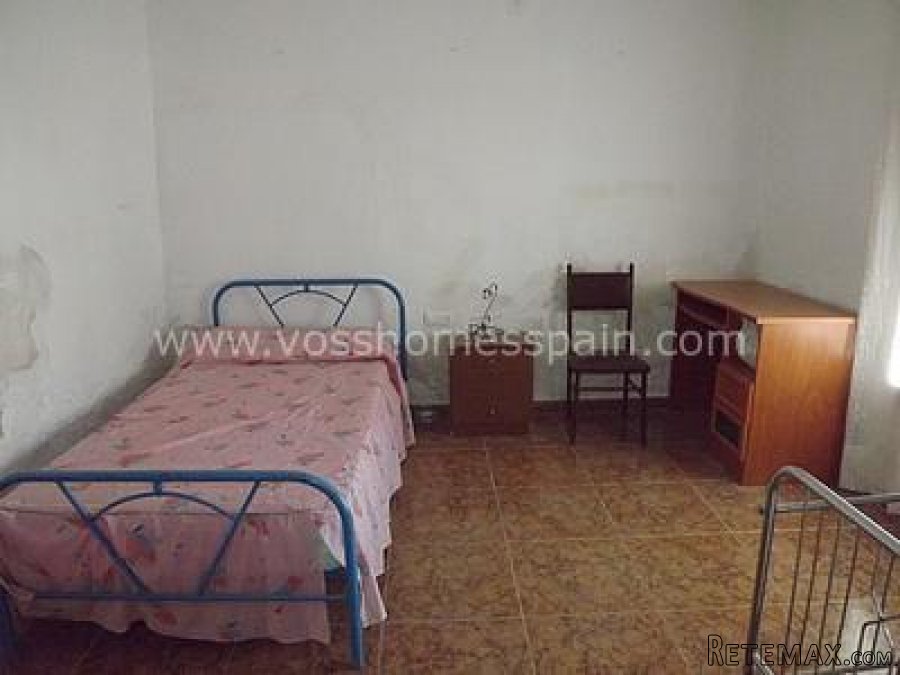 A detached, country village house of 140m2 in need of.. - 4