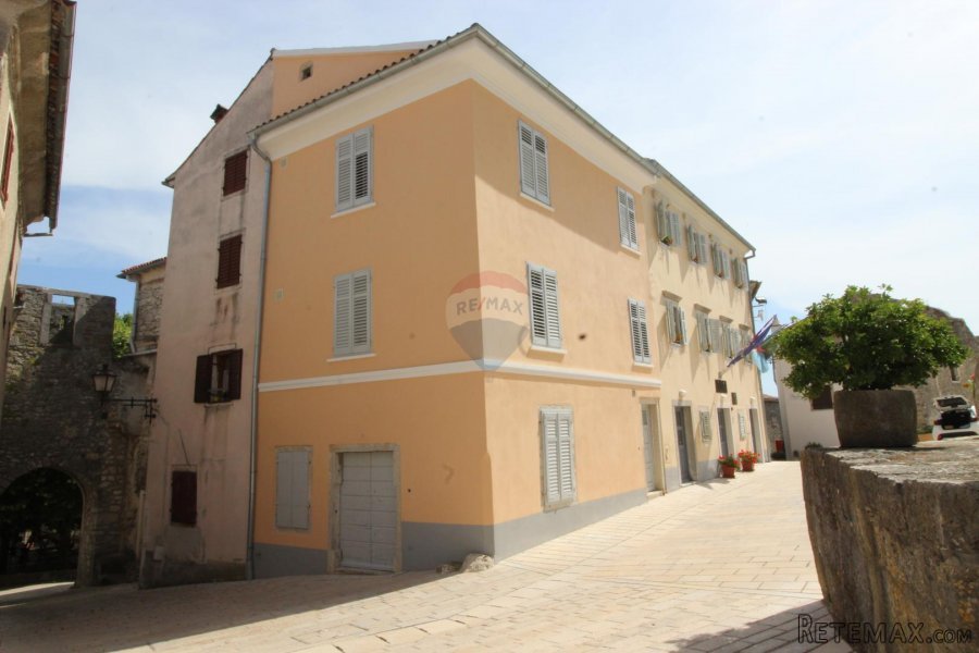ISTRA, PIĆAN - Renovirana kamena kuća na trgu