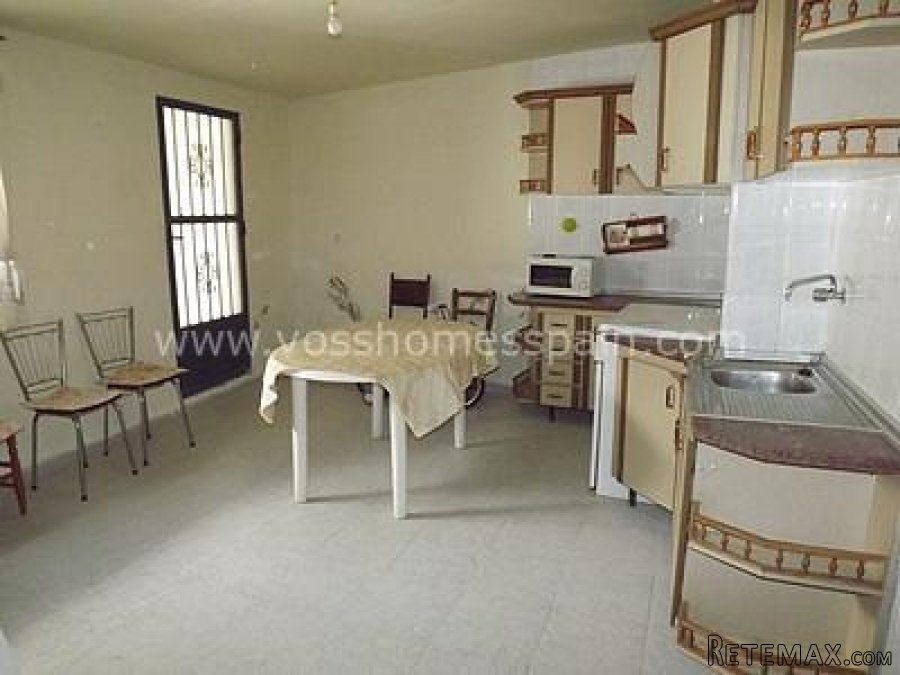 A detached, country village house of 140m2 in need of.. - 7