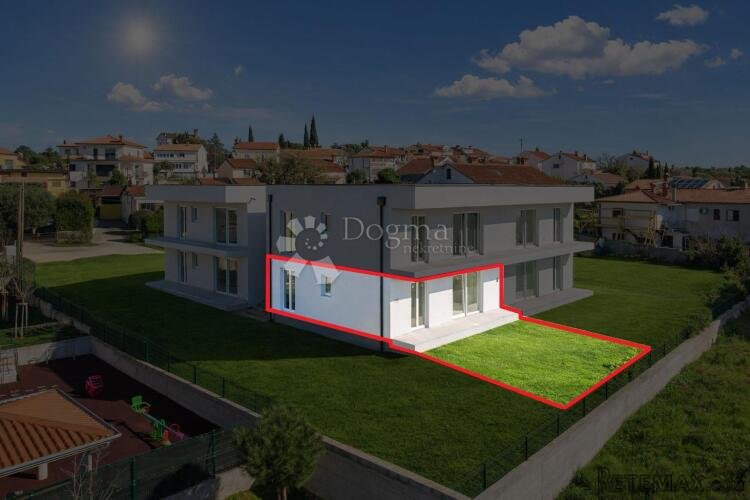 Umag ,atraktivan stan u prizemlju s pogledom na more i vrtom