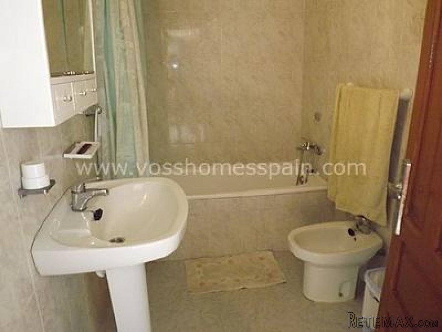 A detached, country village house of 140m2 in need of.. - 8