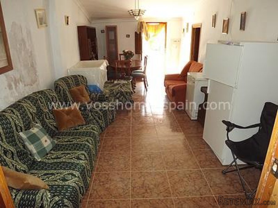 A detached, country village house of 140m2 in need of.. - 9