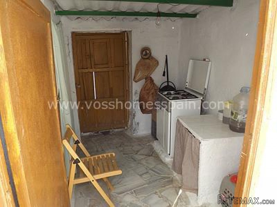 A detached, country village house of 140m2 in need of.. - 10