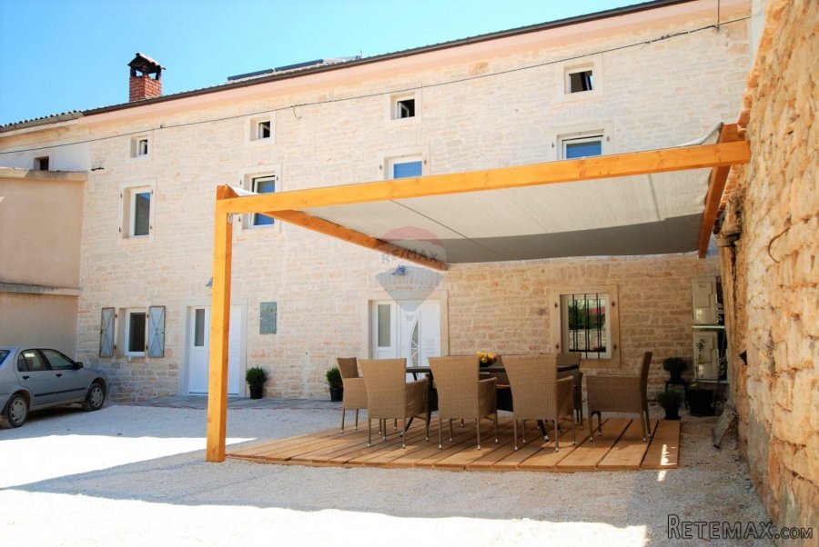 Rovinj,7km predivno renovirana kamena autohtona kuća-210m2-