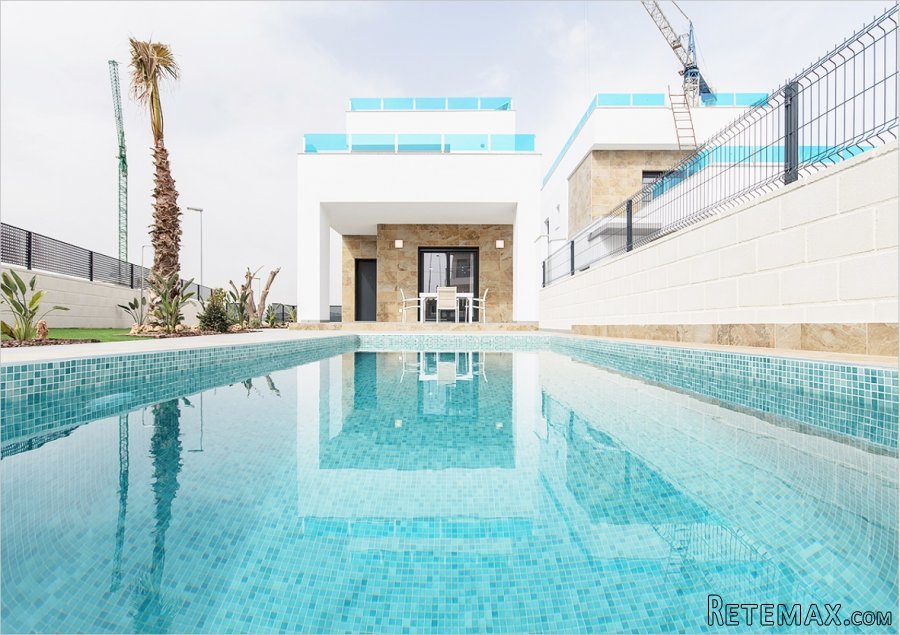 Price includes: private pool, solarium, furniture and white.. - 2