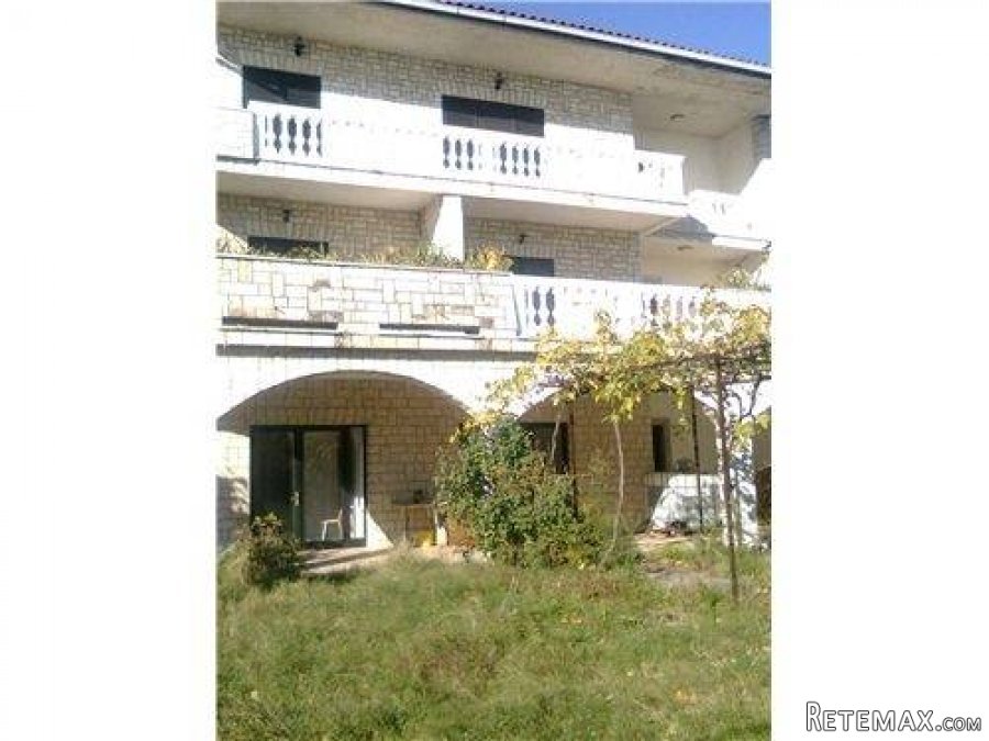 Kuća sa tri stana i 1000 m2 terena - 3
