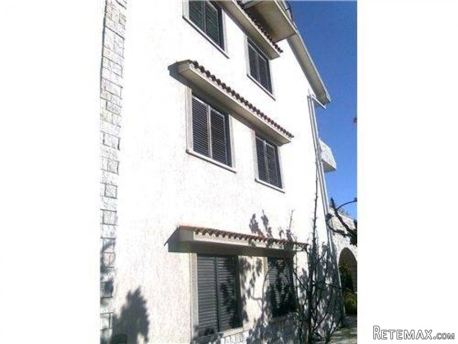 Kuća sa tri stana i 1000 m2 terena - 4