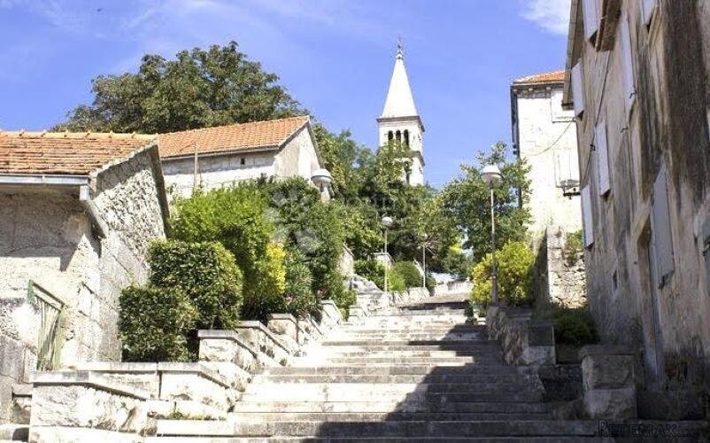 Prostrana građevna parcela, otok Brač