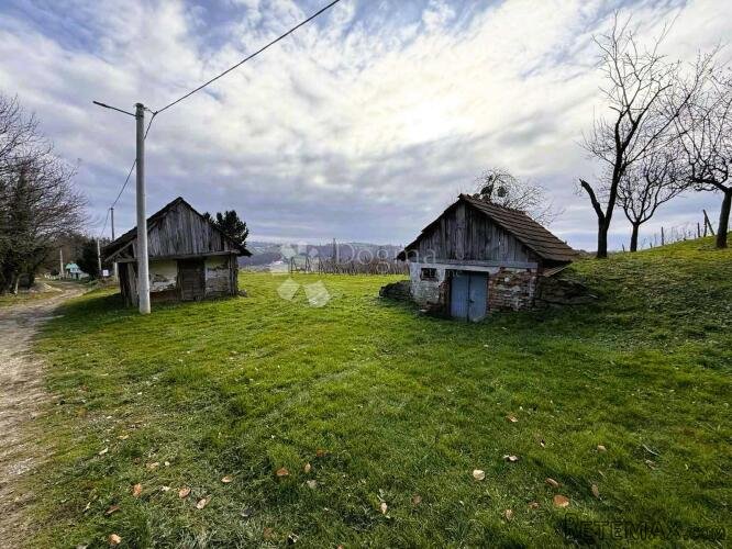 Panoramski pogled, vinograd i prostor za gradnju