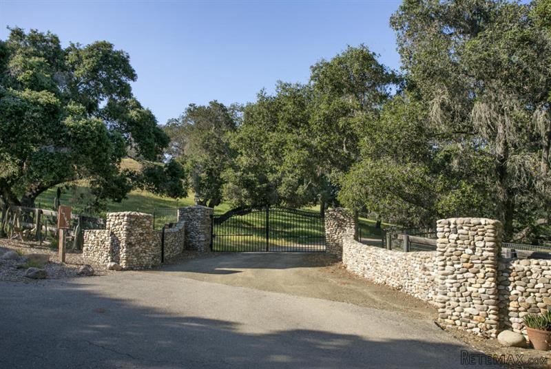 3 bedroom House For Sale: 915 Canyon.. - 2