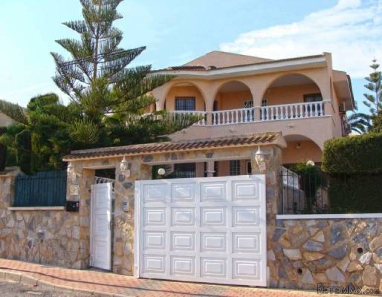 4 Bedroom 5 Bathroom Villa In..