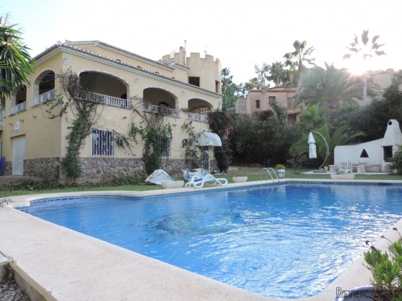 Castle Style Villa With 8 Bedrooms 6..