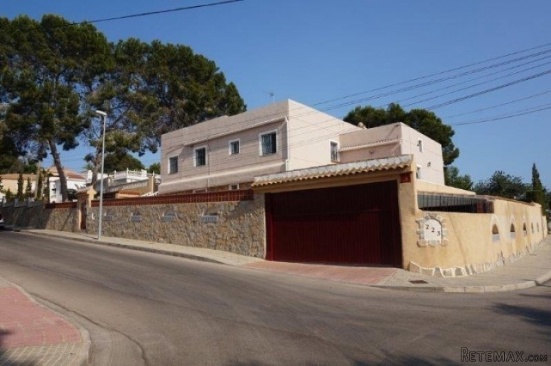 5 Bedrooms - Villa - Alicante - For Sale