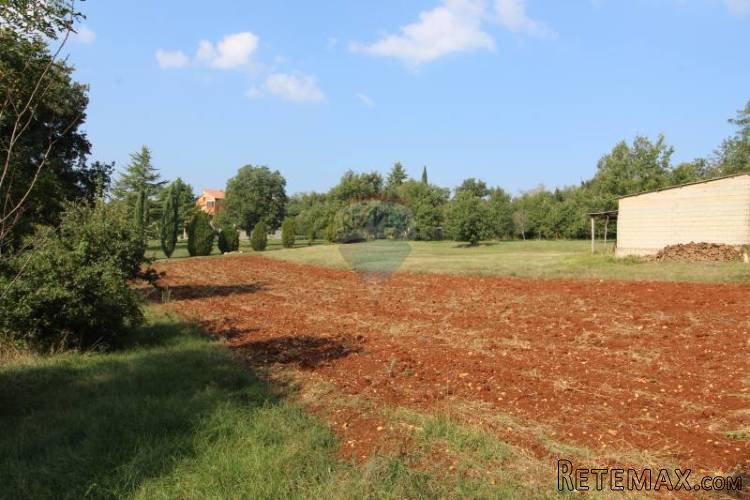 KAŠTELIR, BLIZINA,LIJEPA I UREDNA PARCELA NA MIRNO MJESTU - 3