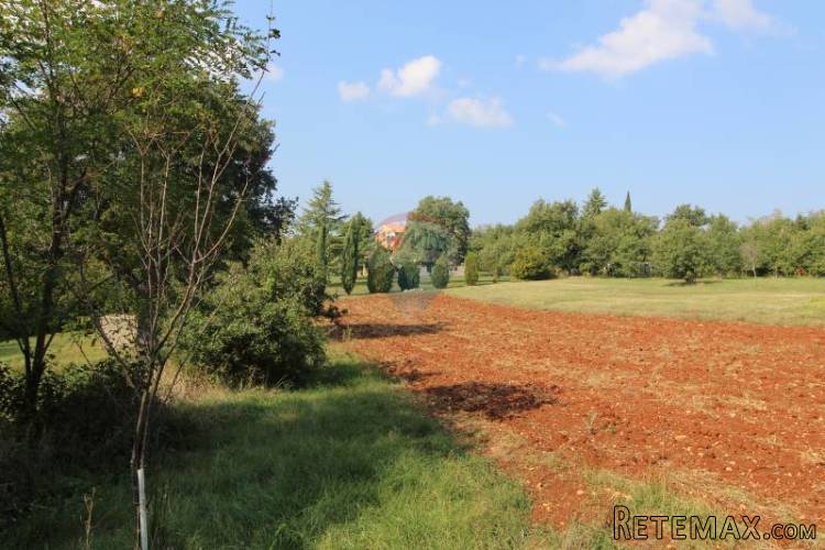 KAŠTELIR, BLIZINA,LIJEPA I UREDNA PARCELA NA MIRNO MJESTU - 4