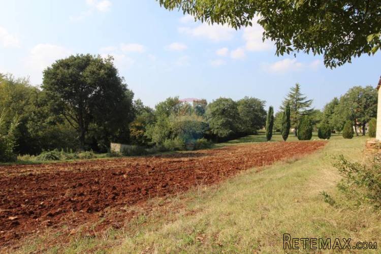 KAŠTELIR, BLIZINA,LIJEPA I UREDNA PARCELA NA MIRNO MJESTU - 5