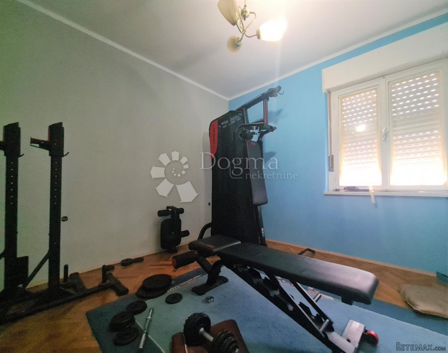 Kuća na odličnoj lokaciji - 8