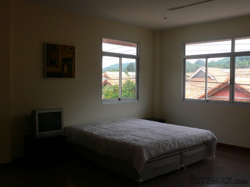 Pleasant Semi-detached 3-Bedroom House.. - 2